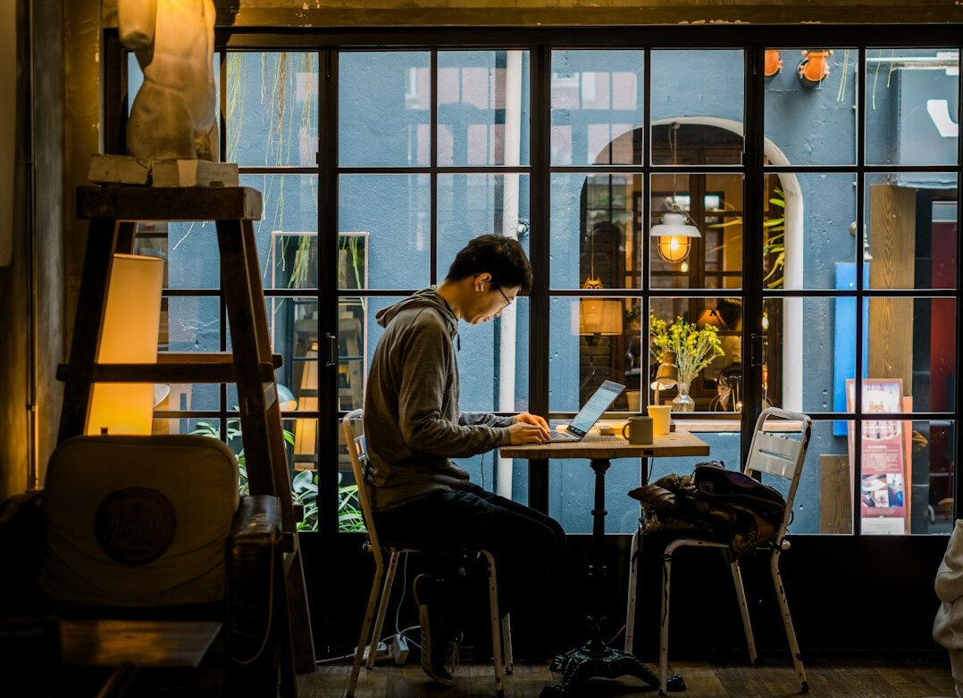 remote workers in cafe